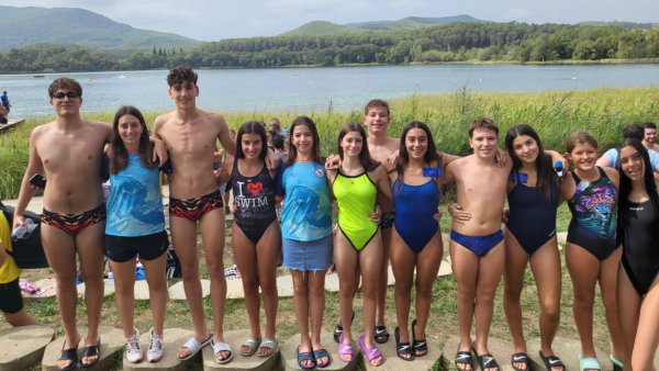 Els nedadors del Club Natació Tàrrega participen a la Travessa de Banyoles