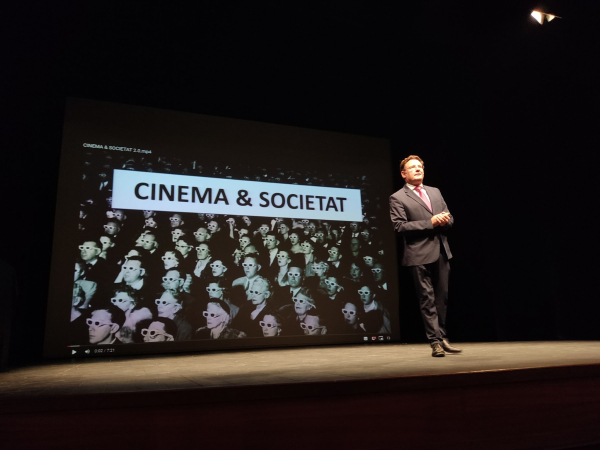 El teatre Ateneu de Tàrrega celebra el seu centenari amb la projecció del film Singing in the rain