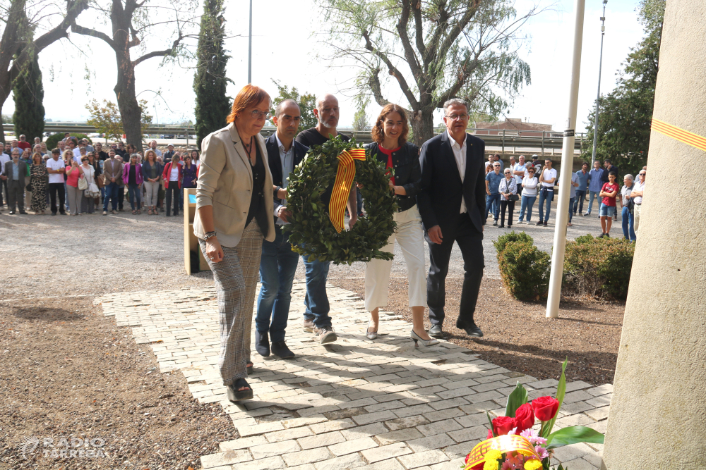 Un centenar de persones commemoren el 83è aniversari de l'afusellament del president Companys al Tarròs