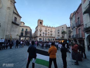 Prop de 200 persones es concentren a la Plaça Major de Tàrrega en suport al poble Palestí