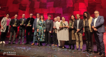 FOTOGALERIA - Els Premis Culturàlia de Tàrrega brillen en la celebració dels seus 25 anys amb una colorista gala conduïda per la companyia Comediants