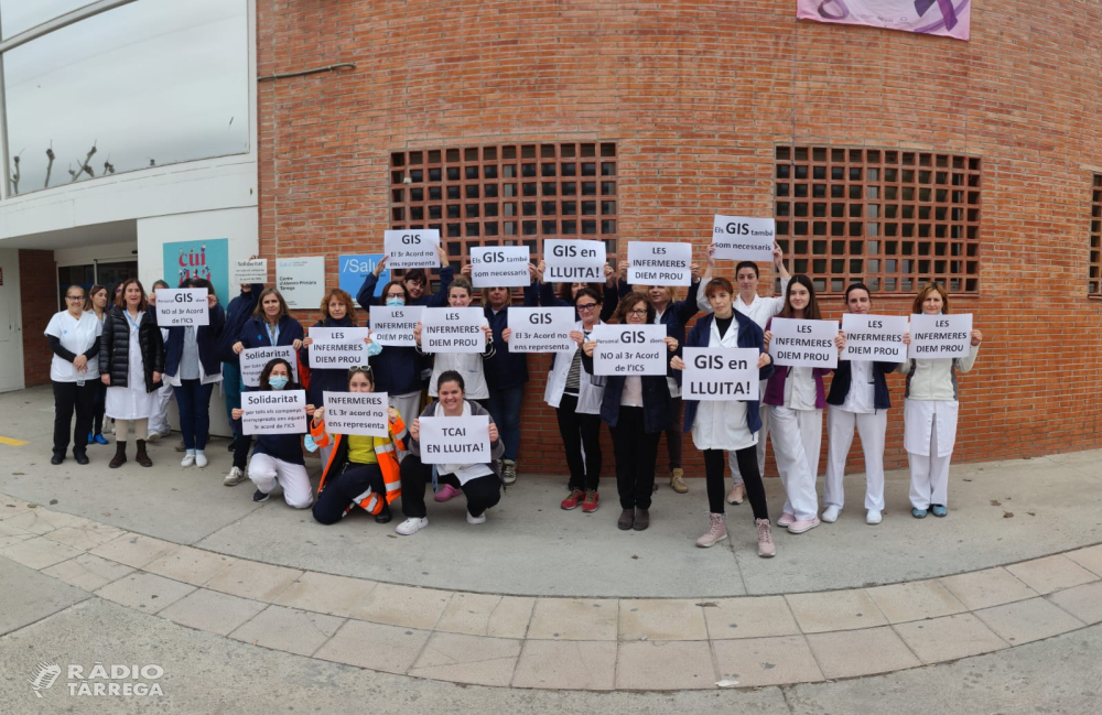 Treballadors del CAP de Tàrrega s'han concentrat aquest matí per protestar en contra de l'acord de condicions de l'ICS