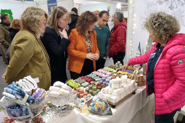 Tàrrega dona el tret de sortida de la 24a Fira d'Artistes i Activitats Tradicionals, que aplega fins diumenge 10 de desembre una seixantena d’expositors