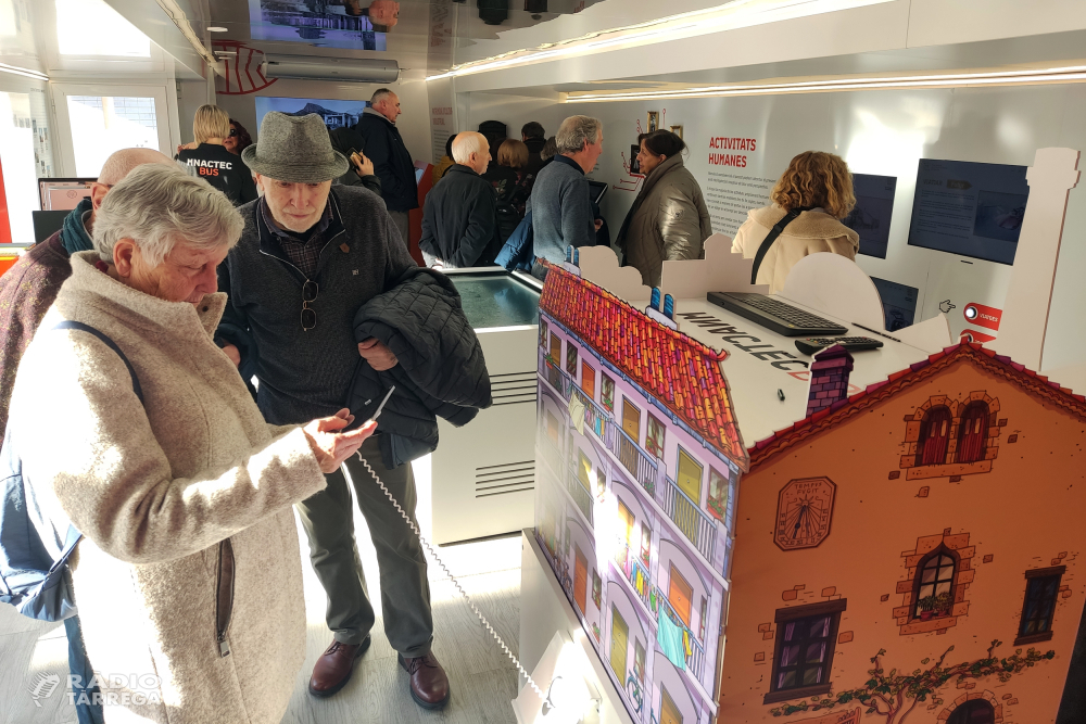 El bus itinerant del Museu Nacional de la Ciència i la Tècnica de Catalunya s’atura a Tàrrega durant dos dies