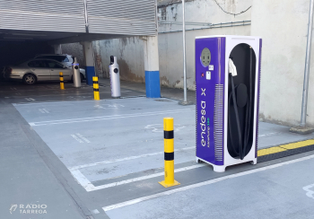 Tàrrega instal·la punts de recàrrega per a vehicles elèctrics al pàrquing municipal de l’avinguda de Catalunya