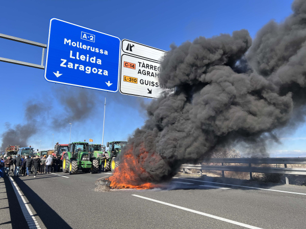 Uns 400 pagesos tallen l'A-2 a Tàrrega