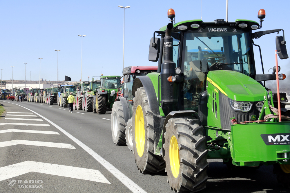 Els pagesos decideixen mantenir els talls a l'autovia A-2 al seu pas per Tàrrega almenys fins divendres