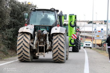 Els pagesos aixequen el tall de l’A-2 a Tàrrega després de cinc dies de mobilització