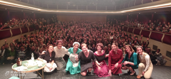 Ple al teatre Ateneu de Tàrrega amb motiu de la campanya 'Cap butaca buida'