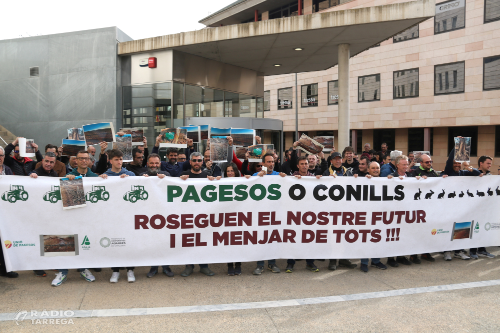 Els responsables d'organitzacions agrícoles declaren al jutjat per la protesta a Lleida en què es van llançar conills