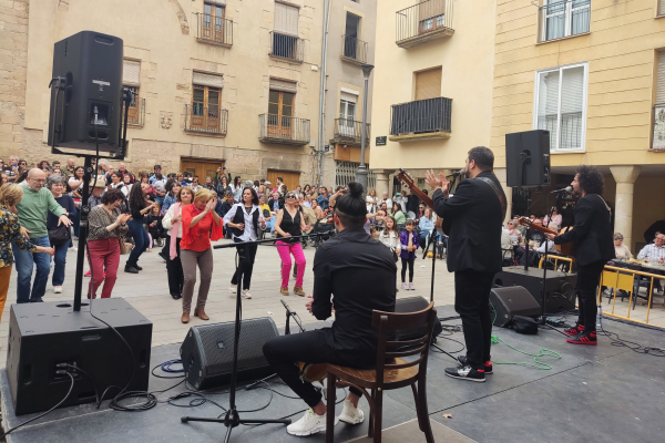 Tàrrega commemora el Dia Mundial del Poble Gitano amb un concert de Rumba Nois i Els Carrinclons