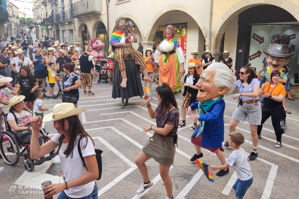 Tàrrega reivindica els drets de les persones LGBTIQ+ amb la desfilada de l’Orgull de Pople