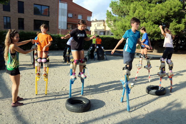 Els preparatius de la cercavila infantil de l'Aquelarret encenen la metxa de la 46a edició de l'Aquelarre de Cervera