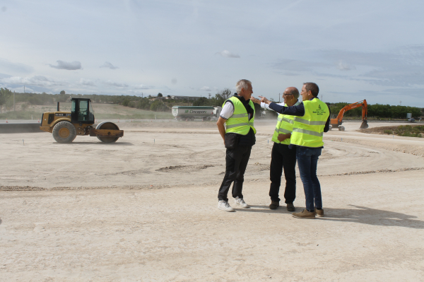 Crespín visita les obres d’integració urbana de la travessia de Vilagrassa, a la N-2