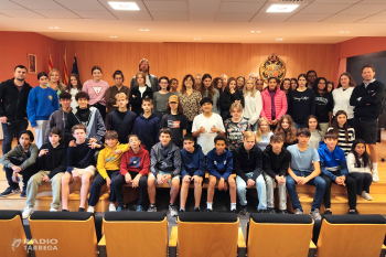 Visiten la Casa Consistorial de Tàrrega els alumnes de Suècia que realitzen un intercanvi d'Erasmus+ amb l'Escola Pia de la ciutat