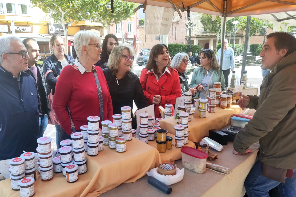 Tàrrega celebra amb èxit la jornada central de la 24a Fira del Medi Ambient, que torna al centre de la ciutat amb un mercat de productes ecològics