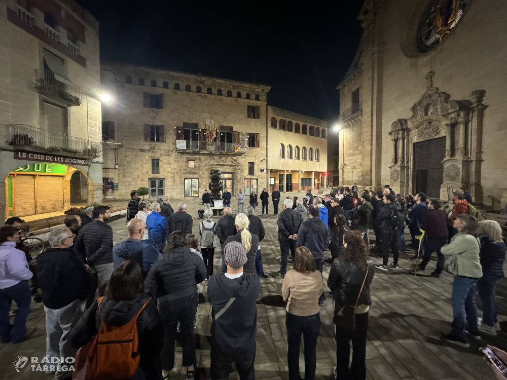 Una desena d'entitats i partits polítics de Tàrrega es concentren en suport als afectats per la DANA, al País Valencià