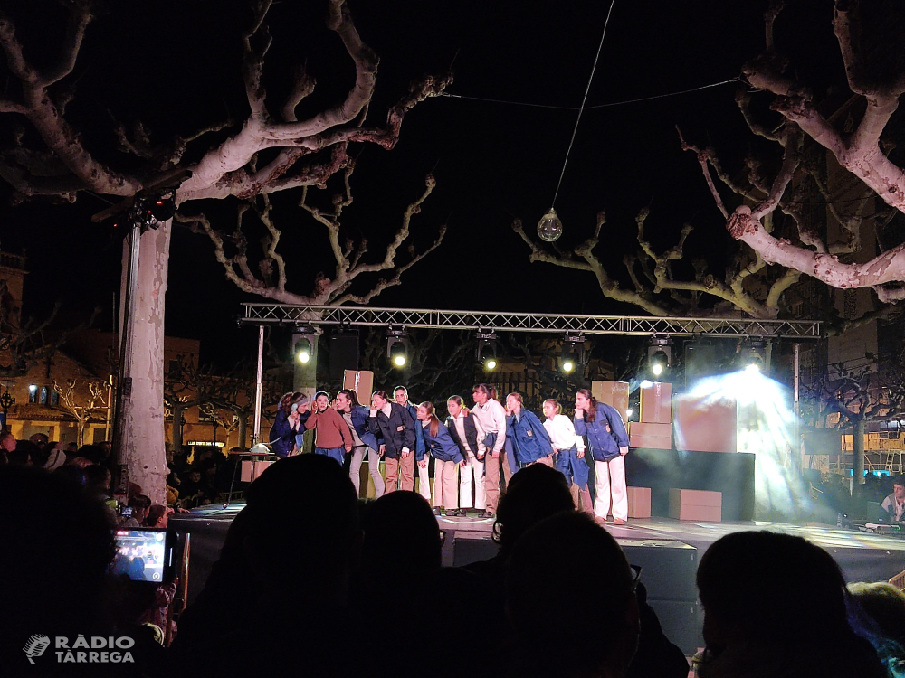 Tàrrega encén l'enllumenat de les festes nadalenques amb un espectacle de Cruma