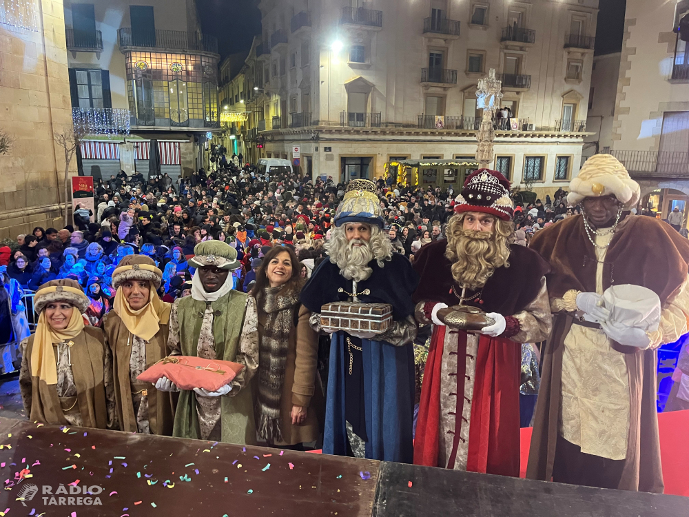 Nit màgica dels Reis Mags a Tàrrega, que tornen a la plaça Major set anys després