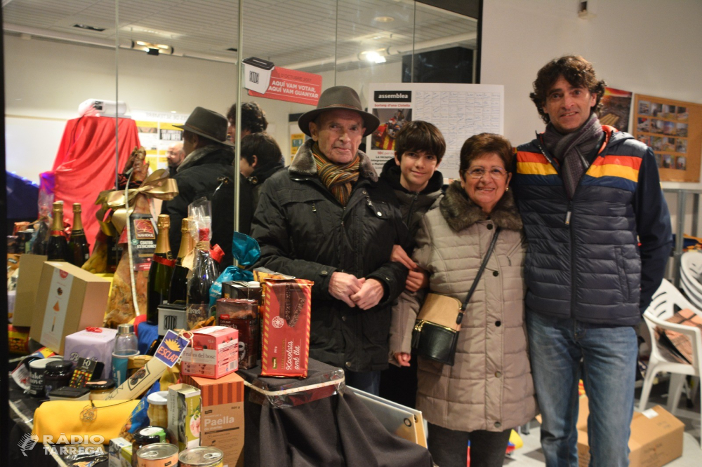 L'ANC de Tàrrega entrega la panera solidaria en benefici de La Marató de TV3 al guanyador del sorteig