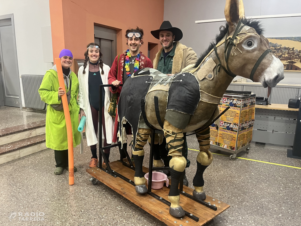 Tàrrega estrena ‘Lo Burro de Targa’, la nova figura de bestiari popular en el marc del Carnestoltes