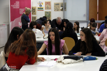 Un centenar d'alumnes de Tàrrega i Lleida participen en un projecte que reivindica el còmic com a eina pedagògica