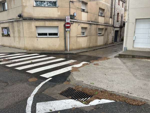 L’Ajuntament de Tàrrega inicia una campanya de millora de la xarxa de clavegueram reparant embornals