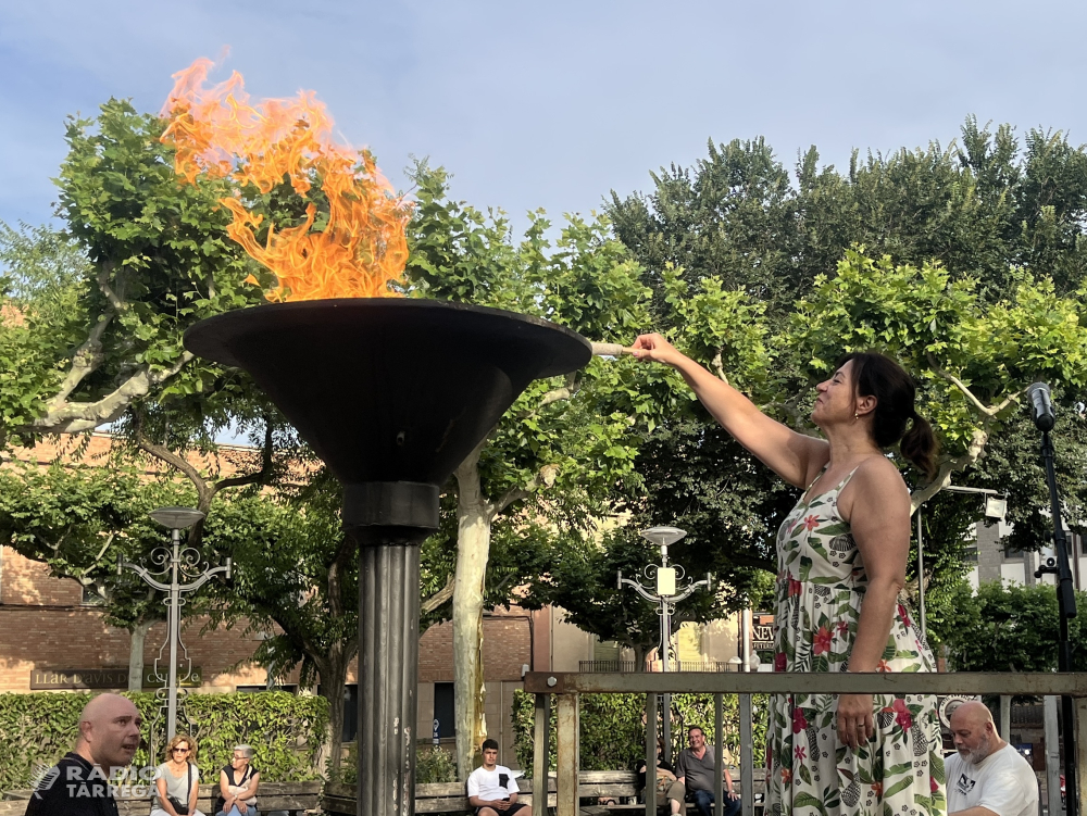 Tàrrega rep amb tots els honors la Flama del Canigó per celebrar la revetlla de Sant Joan
