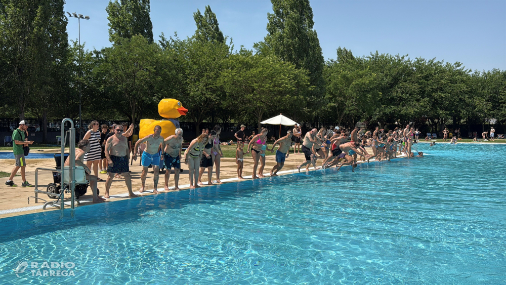 Les Piscines Municipals de Tàrrega s’han convertit en la seu principal de la demarcació de Lleida de la campanya ‘Mulla't per l'esclerosi múltiple’