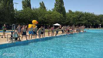 Les Piscines Municipals de Tàrrega s’han convertit en la seu principal de la demarcació de Lleida de la campanya ‘Mulla't per l'esclerosi múltiple’