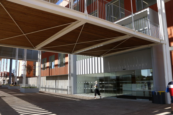 El nou edifici de consultes externes de l’Arnau de Vilanova incrementa un 30% la superfície del complex hospitalari