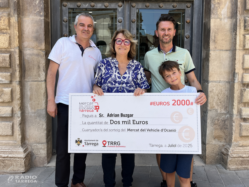 Tàrrega lliura el premi de 2.000 euros sortejat entre els compradors del 12è Mercat del Vehicle d'Ocasió