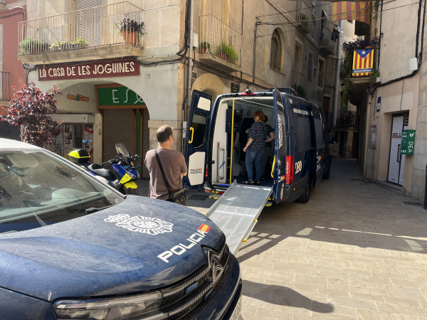 Tàrrega ja acull una unitat mòbil per renovar el DNI i el passaport a demanda