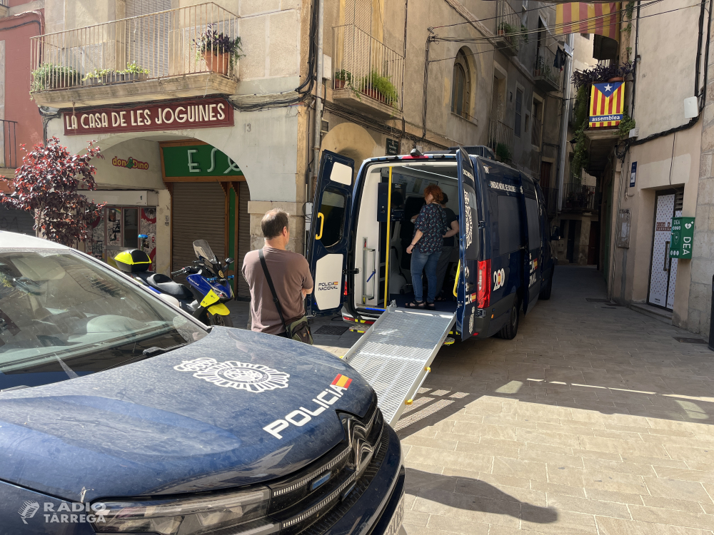 Tàrrega ja acull una unitat mòbil per renovar el DNI i el passaport a demanda