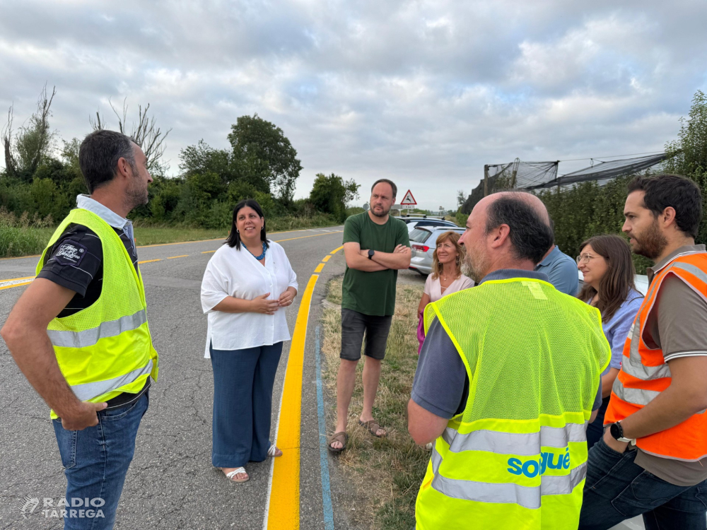 Núria Gil visita les obres de la rotonda de la C-53 a Castellserà
