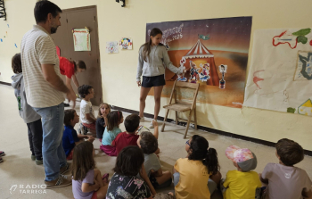Visita a un casal rural d’estiu per a nens i nenes amb necessitats especials