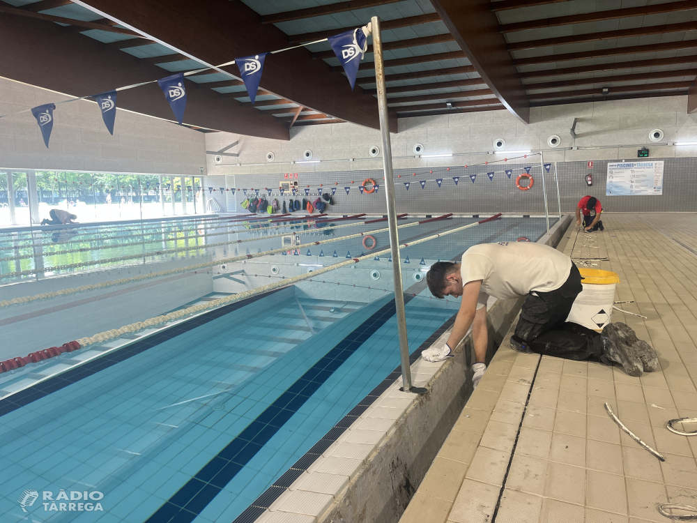Comencen els treballs de manteniment a la piscina coberta de Tàrrega durant el mes d’agost