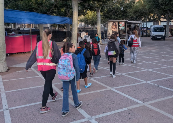 L’Ajuntament de Tàrrega impulsa una nova edició del servei gratuït d'acompanyament d'infants a l'escola