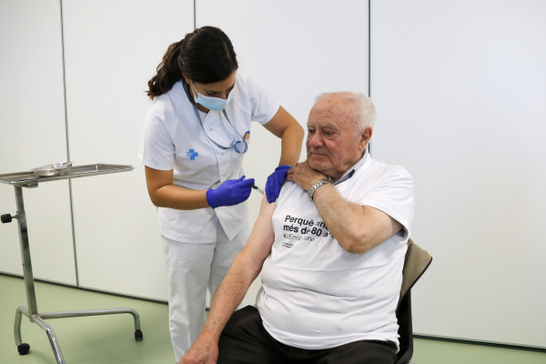 Arrenca la campanya de vacunació contra la grip i la covid-19