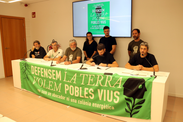 Pobles Vius d'Anglesola i 15 entitats més, han convocat una manifestació diumenge a Lleida contra els macroprojectes energètics i en defensa de la "vida rural"