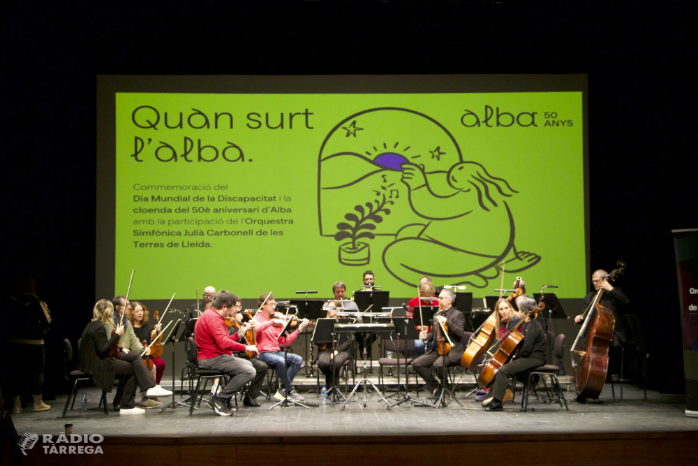 “Quan surt l’alba” omple l’Ateneu de Tàrrega en un concert reivindicatiu i emotiu pel Dia Mundial de la Discapacitat i tanca el 50è aniversari de l’Associació Alba