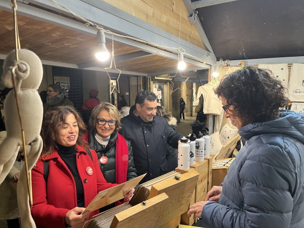 Tàrrega inaugura amb èxit el Mercat de Nadal i la 26a Fira d’Artistes