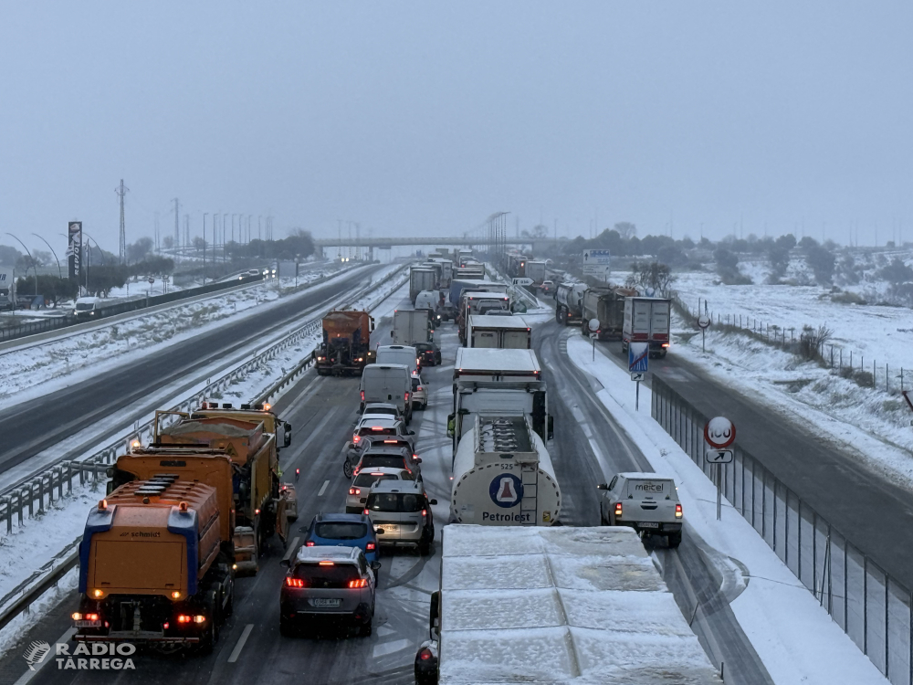 Un accident provoca un col·lapse a l’A-2 a la Segarra en plena nevada