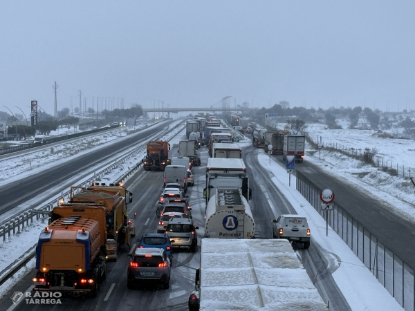 Un accident provoca un col·lapse a l’A-2 a la Segarra en plena nevada