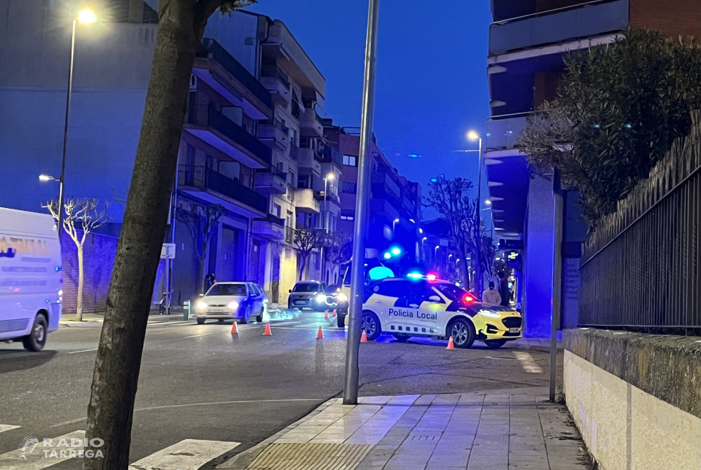Una dona resulta ferida lleu en un atropellament al carrer Sant Pelegrí de Tàrrega