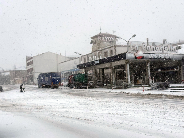 Una cinquantena de carreteres afectades per la nevada a Catalunya