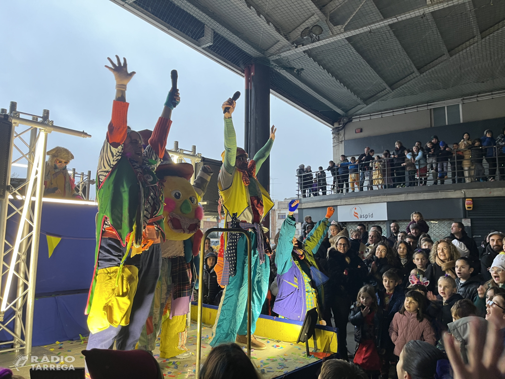 Tàrrega celebra el Carnestoltes infantil estrenant la tassa de la Toltes per la xocolatada solidària
