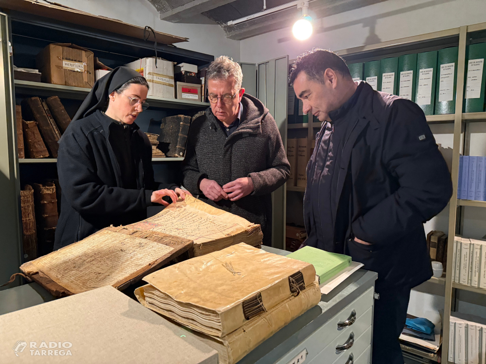 La Diputació de Lleida ajudarà a preservar arxius històrics del segle XIII del monestir de Vallbona de les Monges