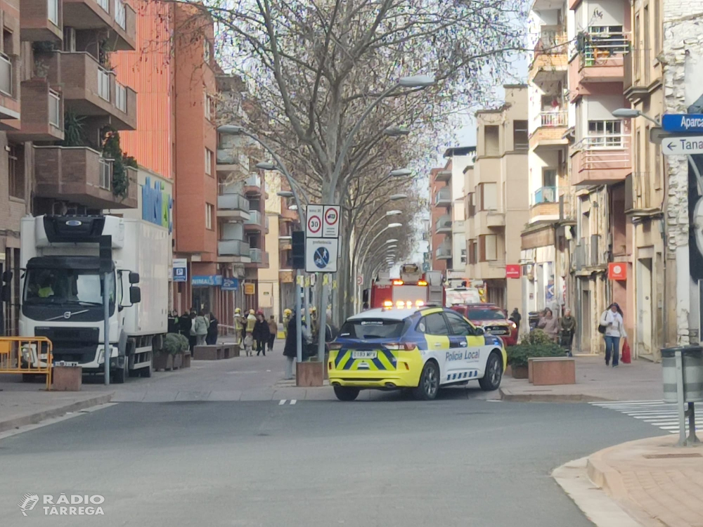 Els Bombers desallotgen un supermercat de Tàrrega per la detecció d'acumulació de gasos