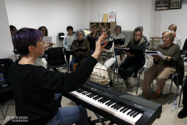 La Coral Flors d'Urgell de Castellserà compleix 100 anys amb una majoria de dones cantaires i una nova coral infantil